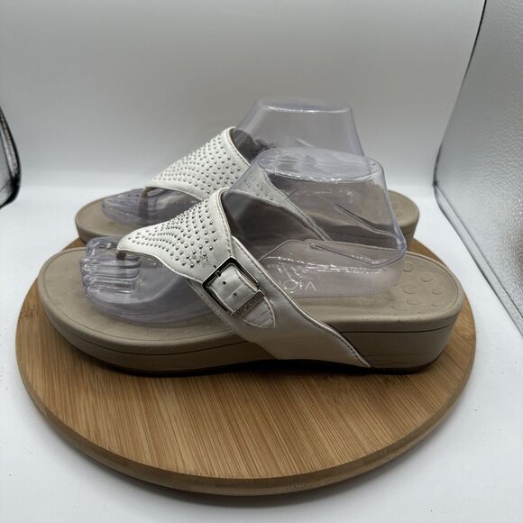Vionic Capitola Womens Size 11 Sandals White Fabric Platform Studded Thong - Picture 1 of 8